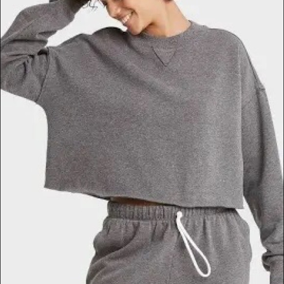 Colsie Grey Cropped Sweatshirt - Picture 2 of 6